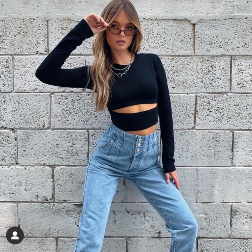Black Holiston Cut Out Long Sleeve Crop Top